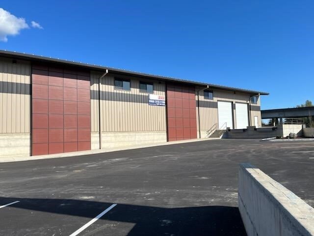 More Photos Of 5343 Barrett Rd, Ferndale Distribution For Lease