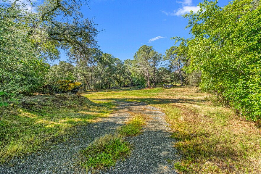 More Photos Of 320 Taylor Rd, Newcastle Specialty For Sale
