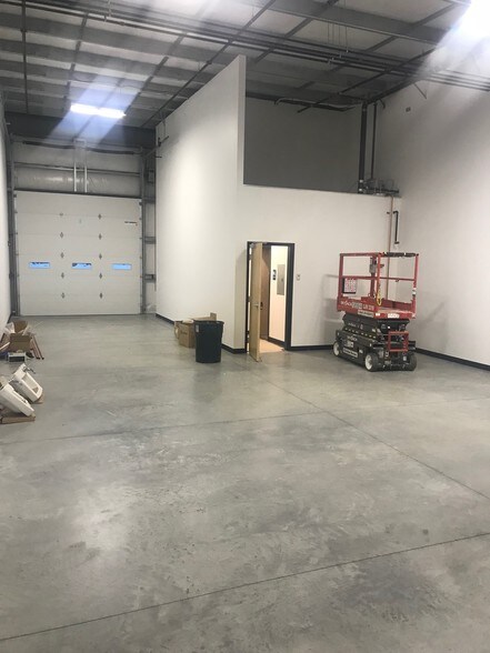 More Photos Of 10 Charlesview Rd, Hopedale Warehouse For Lease