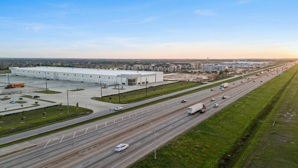 More Photos Of Anserra Trl, Katy Distribution For Lease