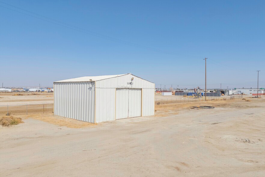 More Photos Of 2157 Mohawk St, Bakersfield Warehouse For Lease