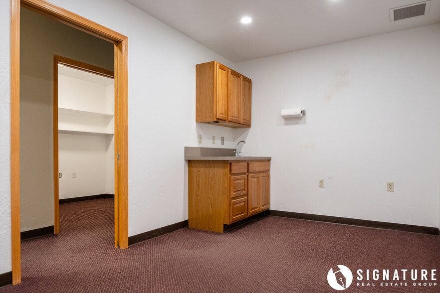 More Photos Of 1103 E Boxelder Rd, Gillette Storefront Retail Office For Sale