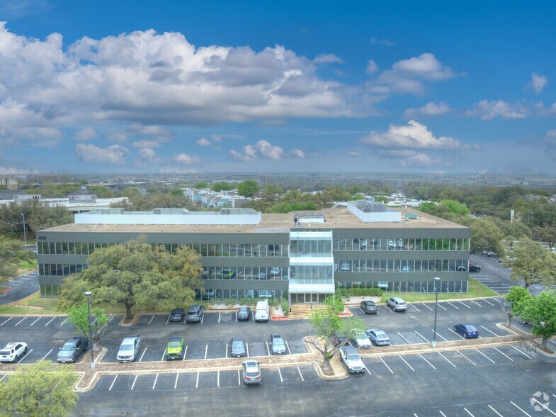 More Photos Of 1033 La Posada Dr, Austin Office For Lease