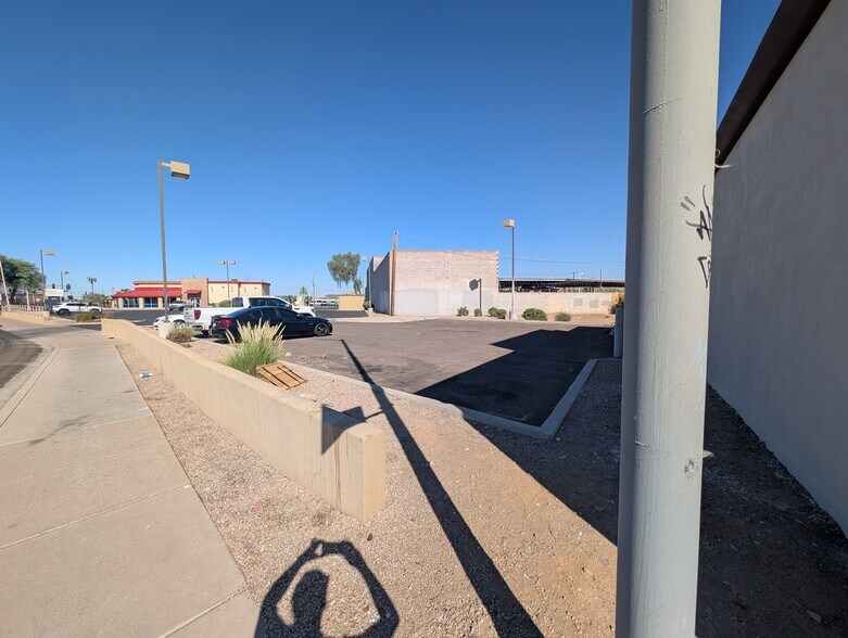 More Photos Of 9108 N Cave Creek Rd, Phoenix Office For Sale