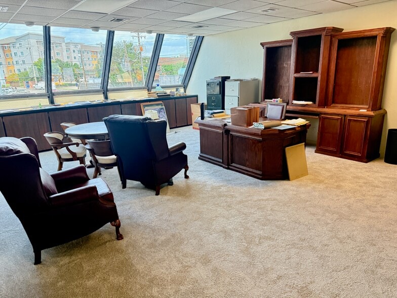 More Photos Of 5611 Mosteller Dr, Oklahoma City Medical For Lease