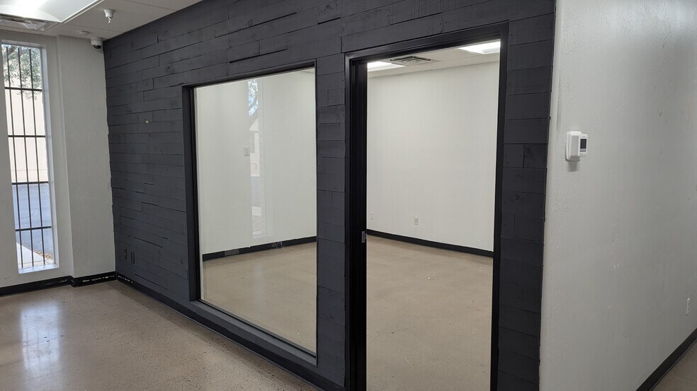 More Photos Of 819 W 22nd St, Tempe Warehouse For Lease