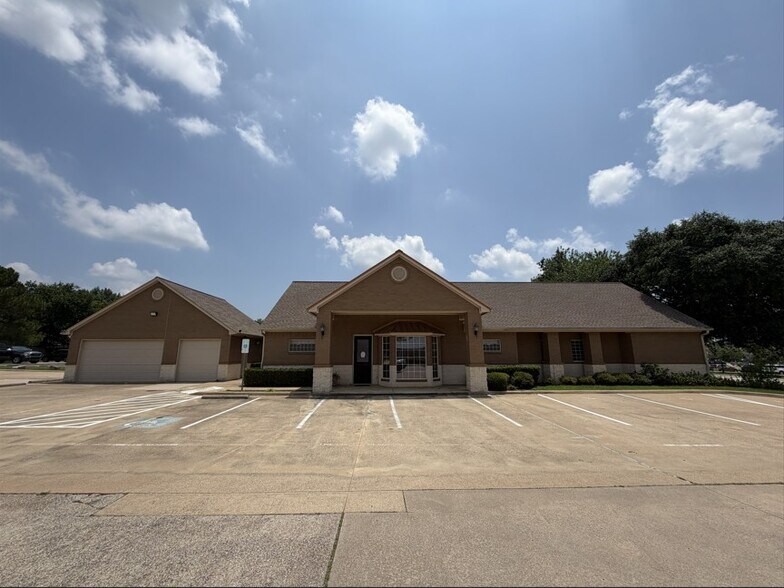 Primary Photo Of 4726 Boat Club Rd, Fort Worth Office For Sale