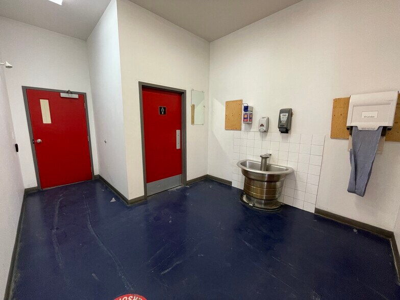 More Photos Of 7756 Edgar Industrial Way, Red Deer Warehouse For Sale