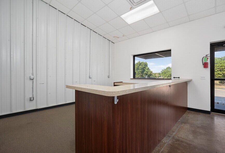 More Photos Of 1940 Harper St, Choctaw Medical For Lease