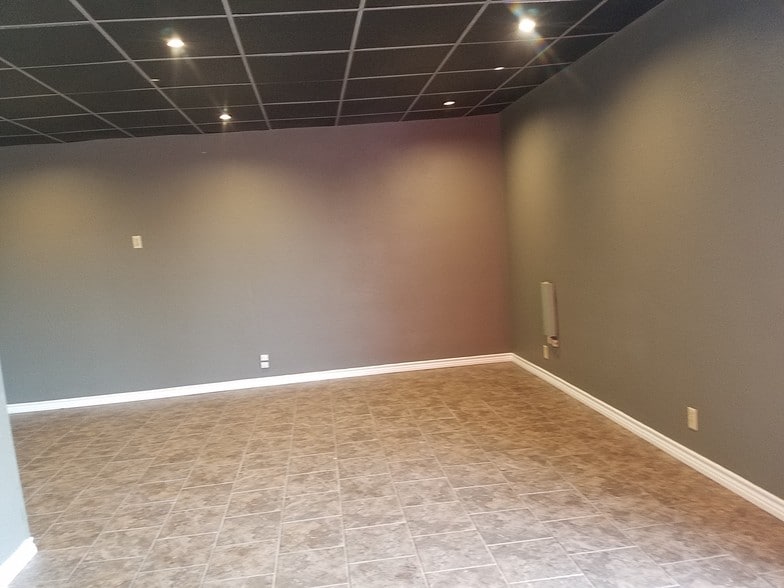More Photos Of 3615-3715 Old Iowa Park Rd, Wichita Falls Warehouse For Lease