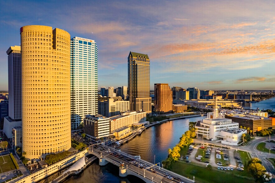 More Photos Of 400 N Ashley Dr, Tampa Office For Lease