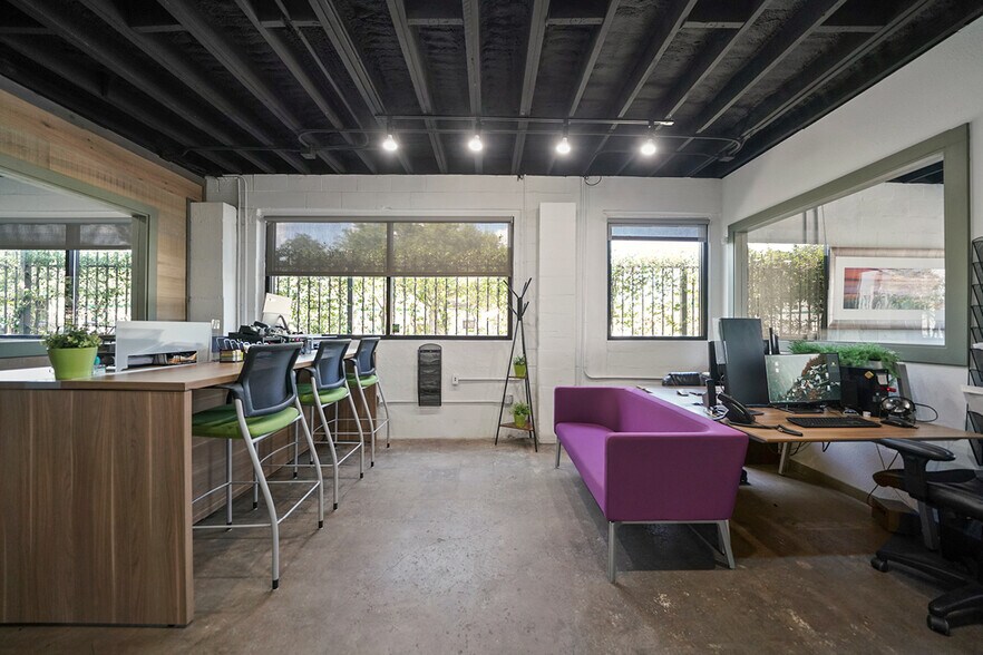 More Photos Of 4422 Navigation Blvd, Houston Office For Lease