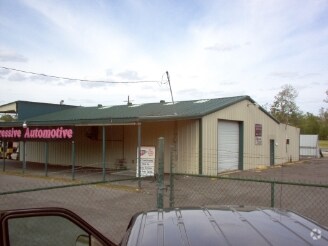 More Photos Of 6828 College, Beaumont Manufacturing For Sale