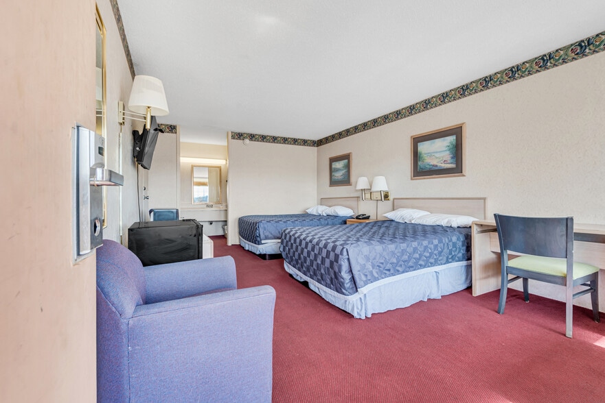 More Photos Of 1014 Cosby Hwy, Newport Hotel For Sale