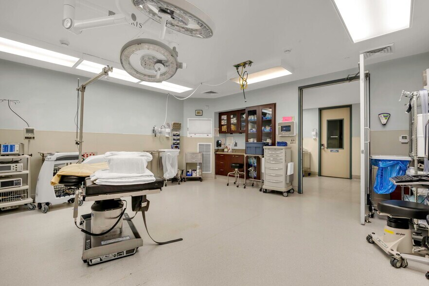 More Photos Of 1767 & 1781 Metromedical Dr, Fayetteville Medical For Sale