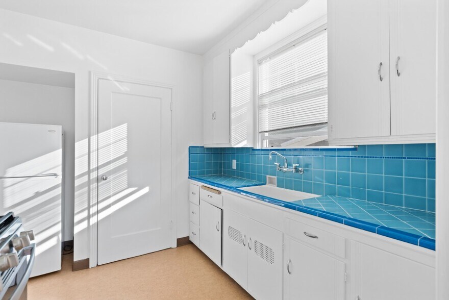 More Photos Of 476 42nd St, Oakland Apartments For Sale