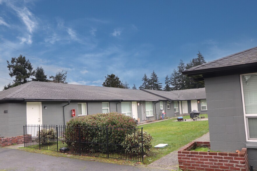 More Photos Of 8814-8815 Lochburn Ln, Lakewood Apartments For Sale