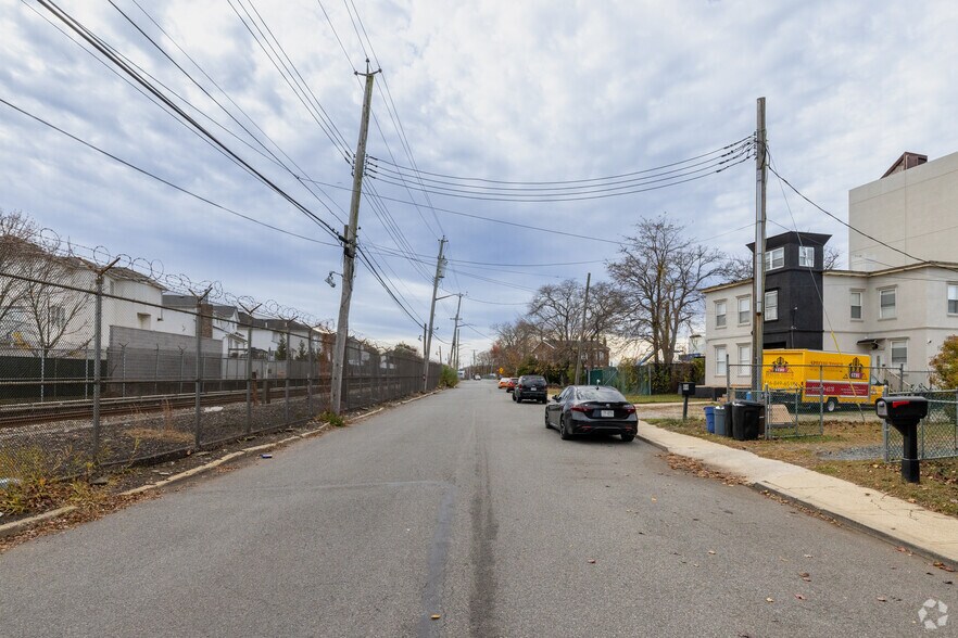 More Photos Of 177 Ellis St, Staten Island Office For Lease