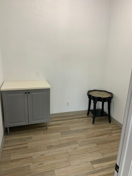 More Photos Of 7917 N May Ave, Oklahoma City Freestanding For Sale