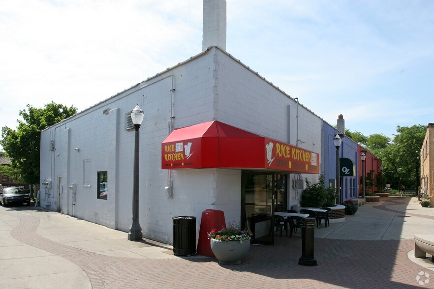 More Photos Of 555 E Grand River Ave, East Lansing Storefront For Lease