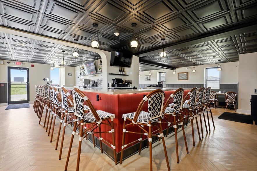More Photos Of 641 Old Elm St, Conshohocken Bar For Sale