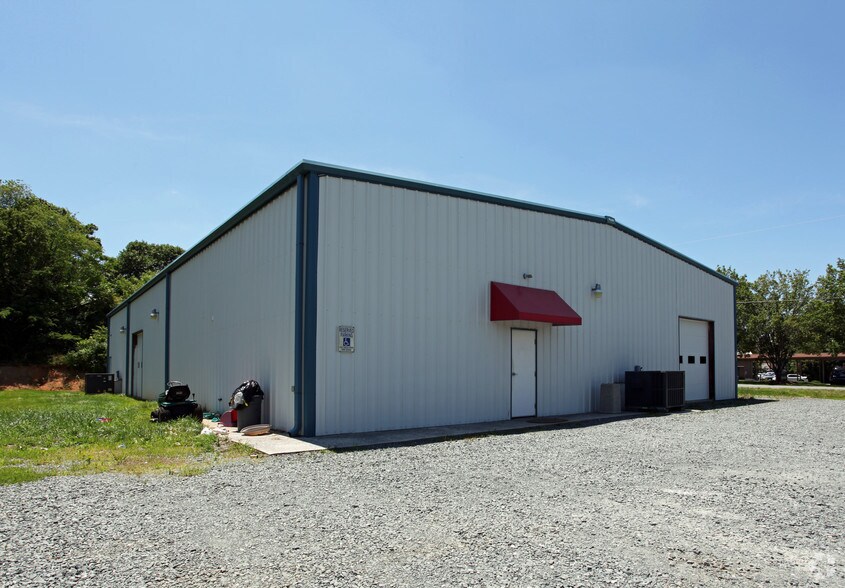 More Photos Of 106 Scenic Dr, King Warehouse For Lease