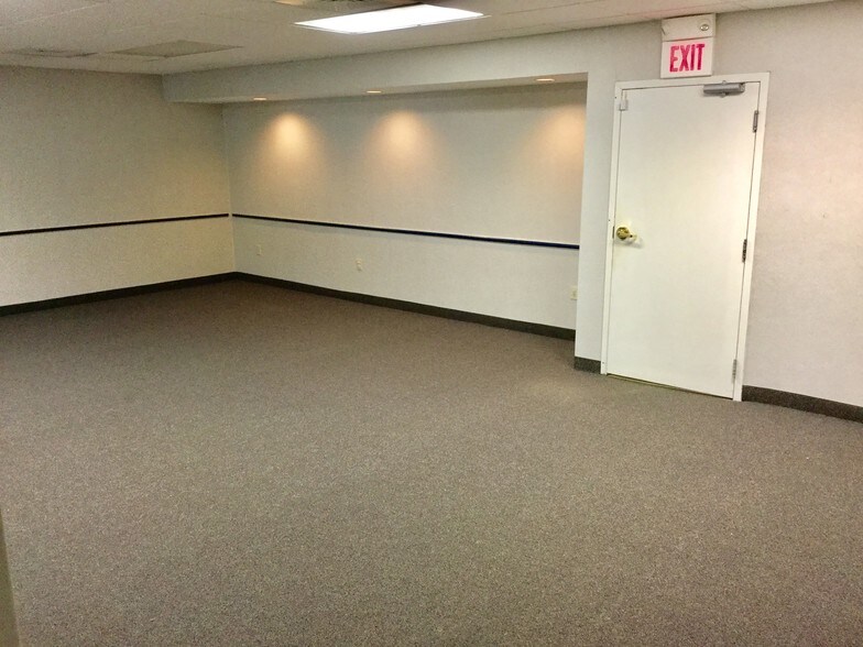 More Photos Of 669 Boston Post Rd, Guilford Medical For Lease