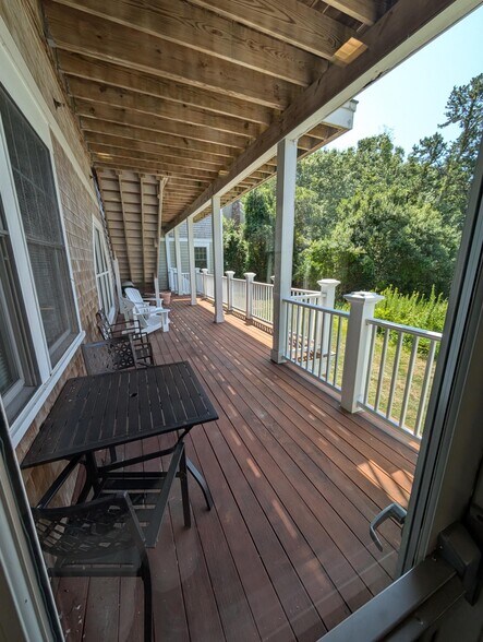 More Photos Of 1471 Iyannough Rd, Hyannis Office For Lease