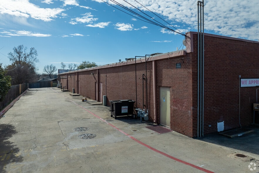 More Photos Of 6201 Matlock Rd, Arlington Storefront Retail Office For Lease