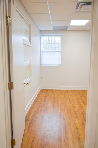 More Photos Of 7405 Westfield Blvd, Indianapolis Flex For Sale