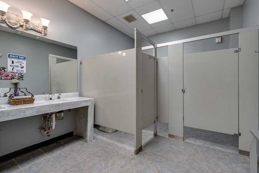 More Photos Of 3737 Stilesboro Rd NW, Kennesaw Flex For Sale