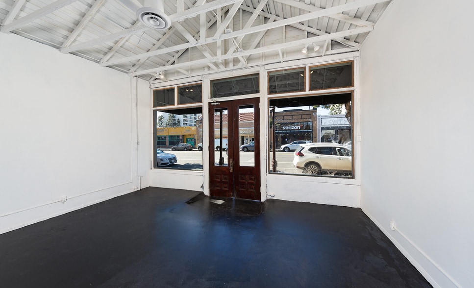 More Photos Of 2711 Main St, Santa Monica Storefront For Lease