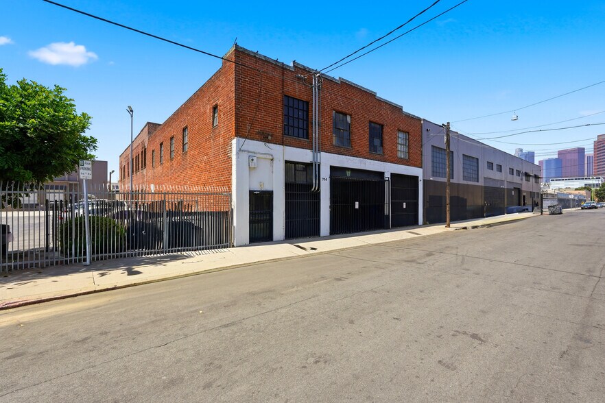 More Photos Of 714 Ducommun St, Los Angeles Manufacturing For Sale