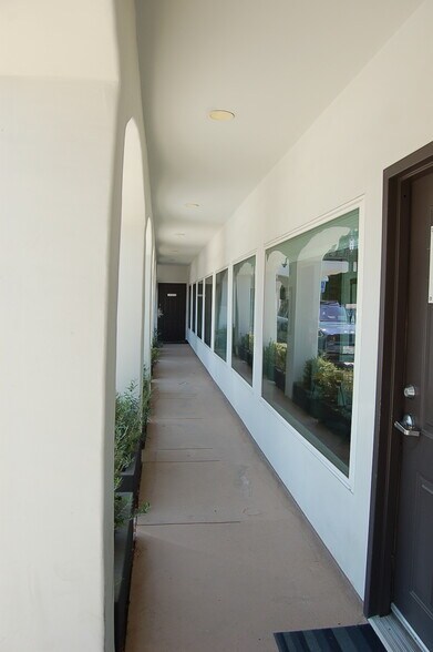 More Photos Of 23300 Ventura Blvd, Woodland Hills Loft Creative Space For Lease