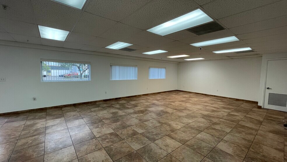 More Photos Of 10800 NW 21st St, Miami Warehouse For Sale