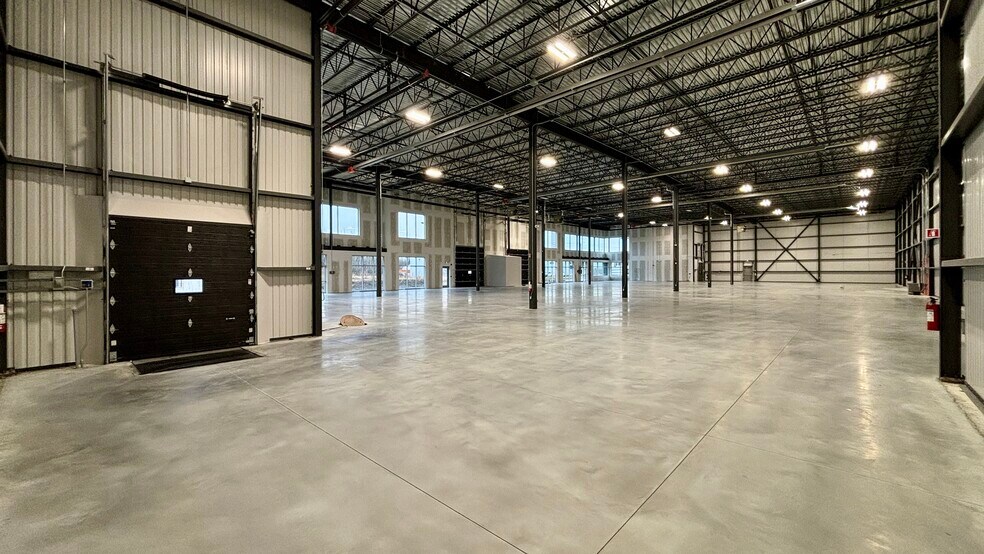 More Photos Of 100 Rue Robert-Mckenzie, Beauharnois Warehouse For Lease