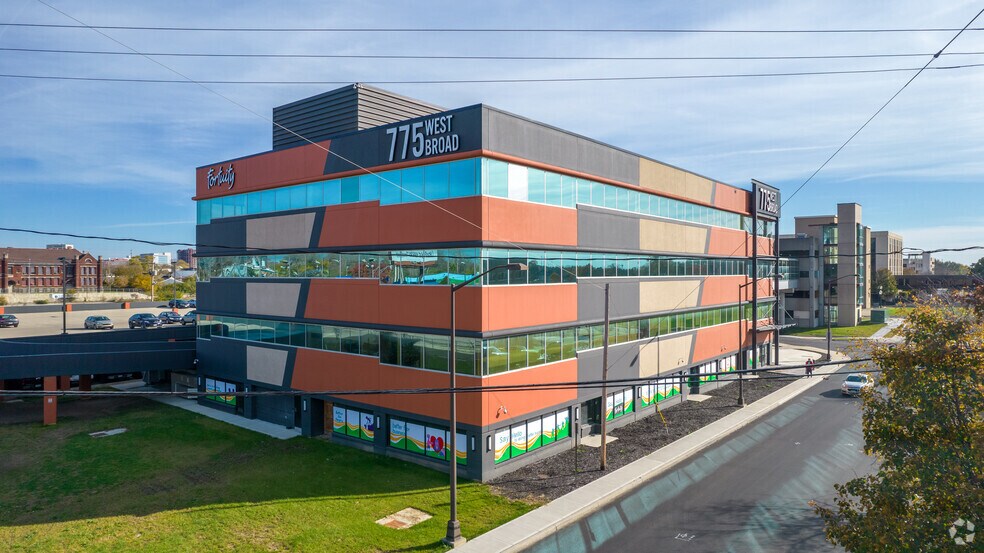 More Photos Of 775 W Broad St, Columbus Medical For Lease