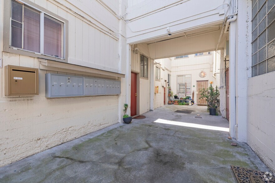 More Photos Of 1050-1066 47th Ave, Oakland Apartments For Lease