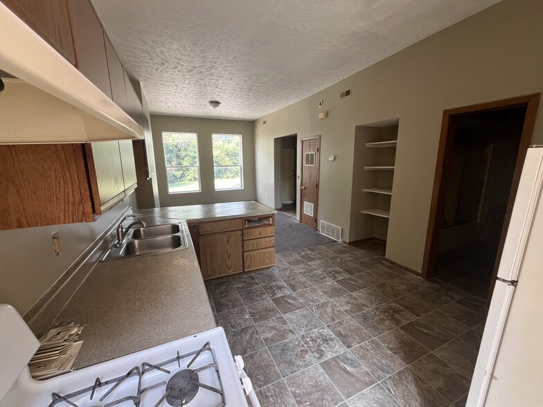 More Photos Of 1001 N 29th St, Omaha Apartments For Sale