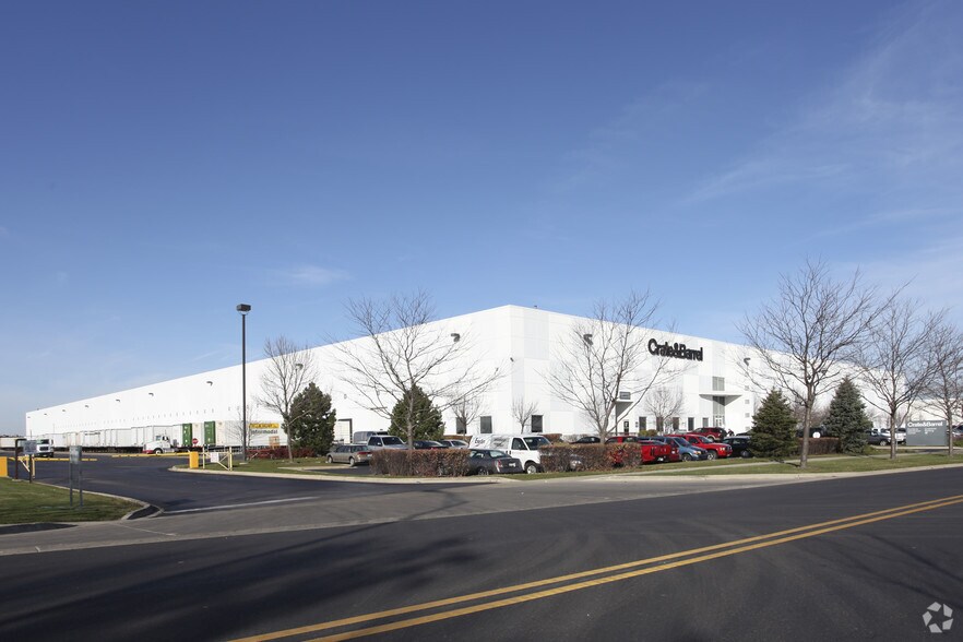 More Photos Of 443 Fort Hill Dr, Naperville Warehouse For Lease