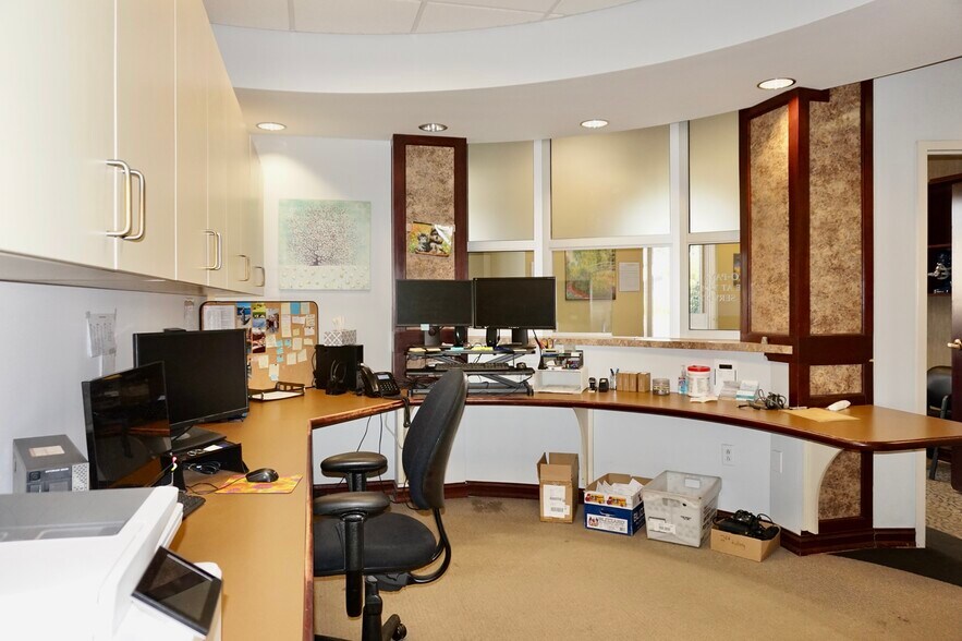 More Photos Of 1120 Youngs Rd, Williamsville Medical For Sale