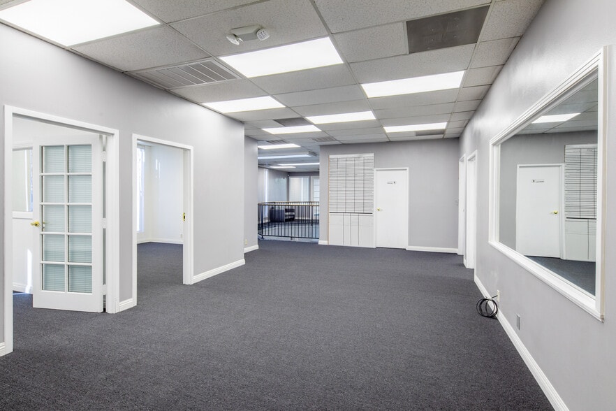 More Photos Of 844 E Sahara Ave, Las Vegas Loft Creative Space For Lease