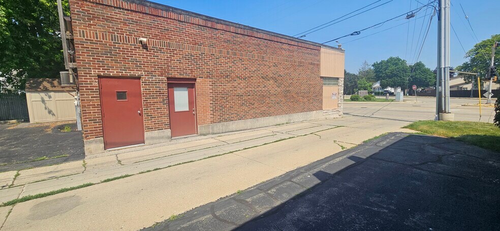 More Photos Of 3113 Kinzie Ave, Racine Storefront For Sale