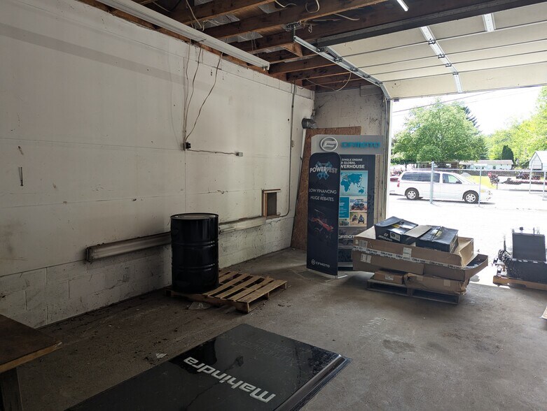 More Photos Of 14367 Lincoln Hwy, Everett General Retail For Sale