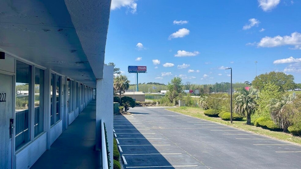 More Photos Of 3 Gateway Blvd S, Savannah Hotel For Sale
