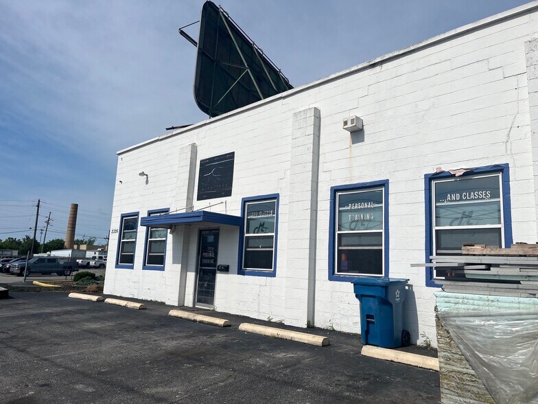More Photos Of 2324-2326 E 44th St, Indianapolis Warehouse For Lease
