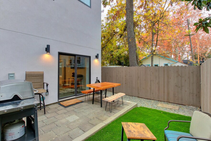 More Photos Of 1413-1415 Victorian Aly, Sacramento Apartments For Sale