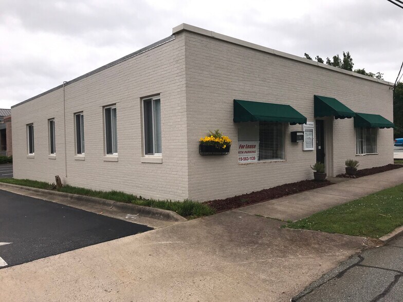 Primary Photo Of 105 S 4th St, Mebane Medical For Lease