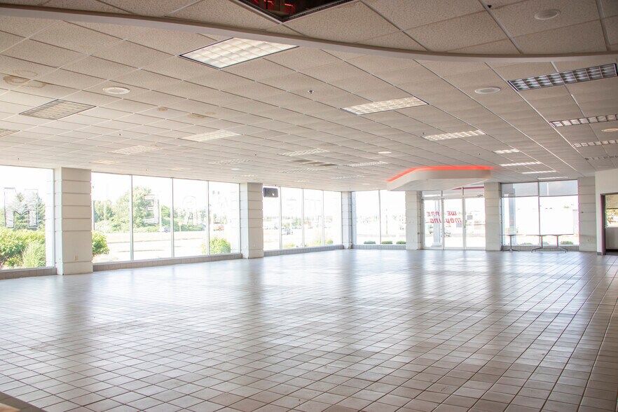 More Photos Of 321 W Prairie View Rd, Chippewa Falls Auto Repair For Sale