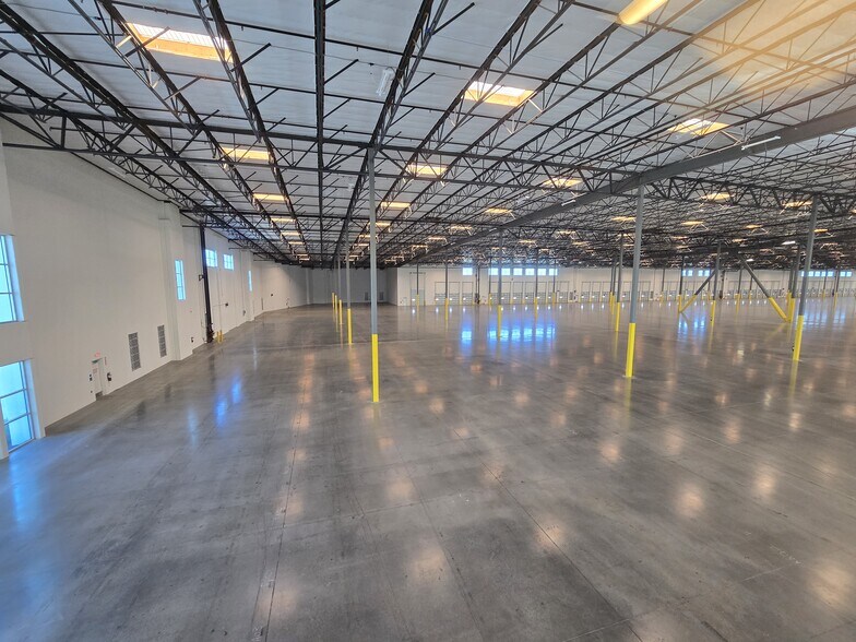 More Photos Of 23840-23842 Rider St, Perris Distribution For Lease